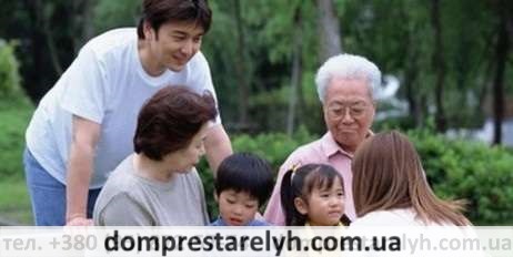 В Китае дети по закону обязаны навещать престарелых родителей